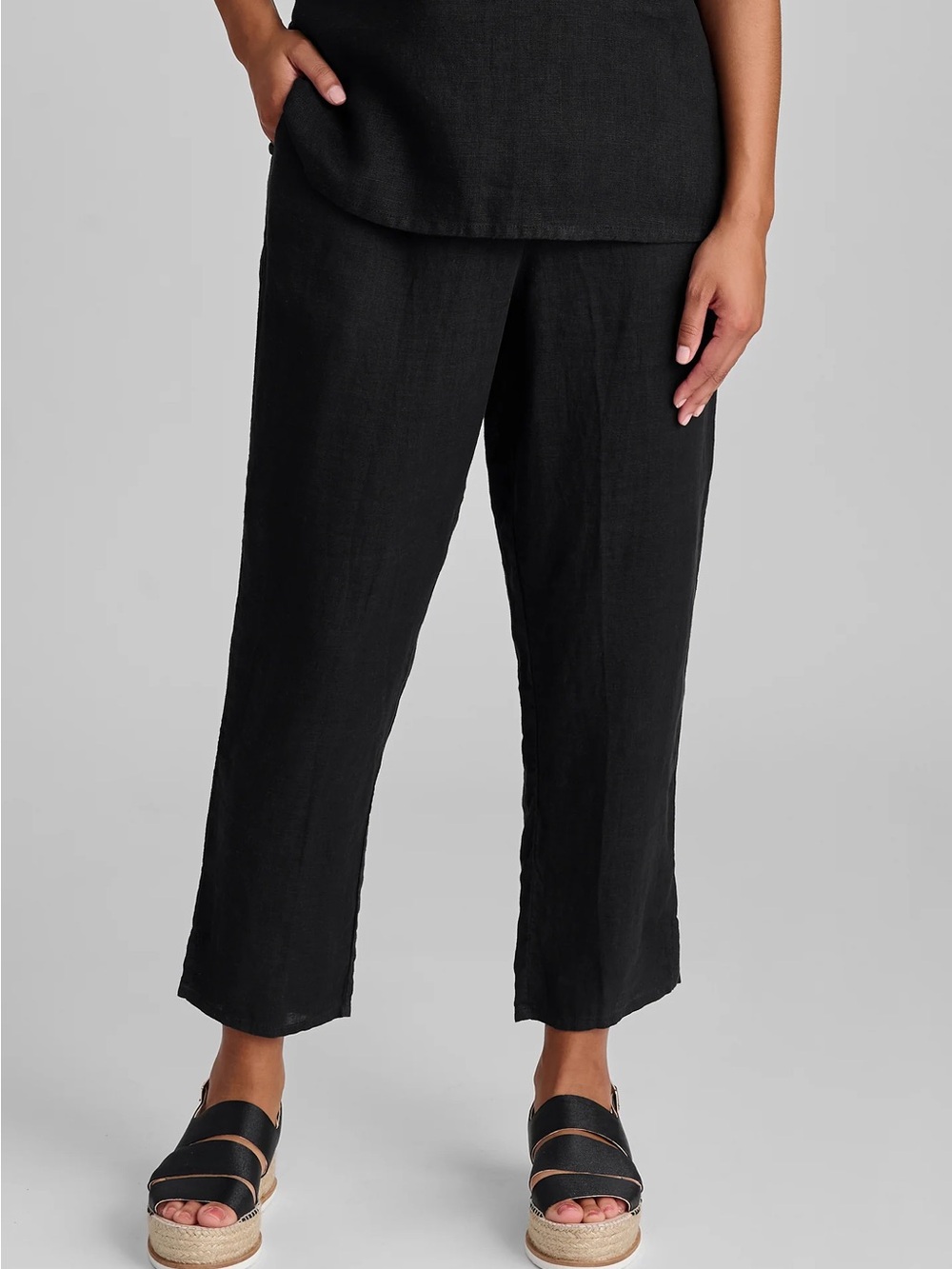 Flax Pocketed Ankle Pant in black linen